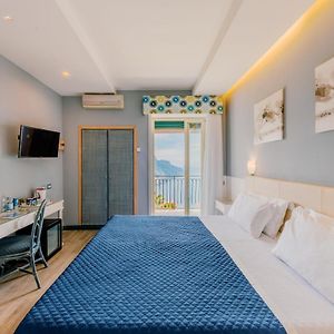 Deluxe Zimmer mit Kingsize-Bett